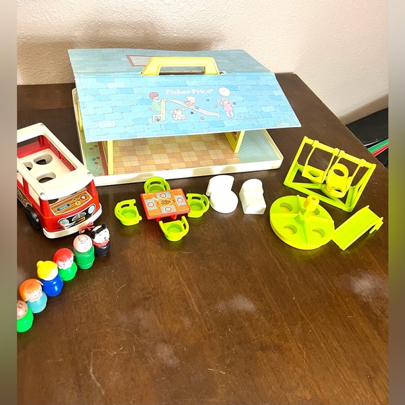 FISHER PRICEđź’ĄVINTAGE~RARE FINDINGS 1978đź’ĄPlay Family Nursery School #929 - Picture 8 of 16